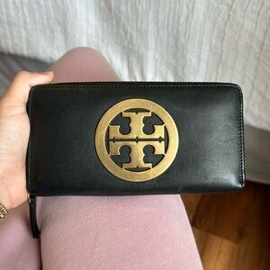Black leather Tory Burch wallet